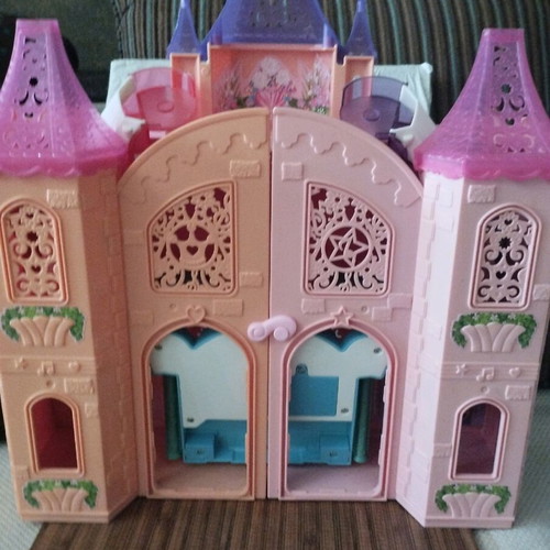 Barbie castle used from The princess and the rock star movie with figures