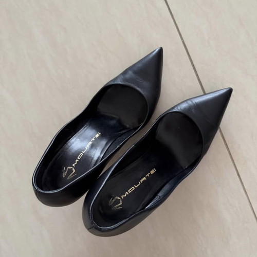 Mourtzi pumps used, size 38, black in good condition