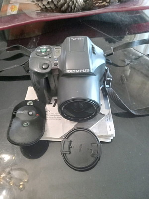 Olympus IS-100 used camera with lens issue