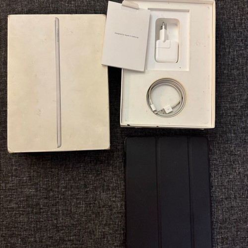 Apple iPad 6th Gen 32GB WiFi white like new with box
