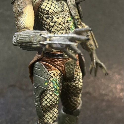 Classic Battle Damaged Predator 8” Neca Action Figure Series 2 2010 like new