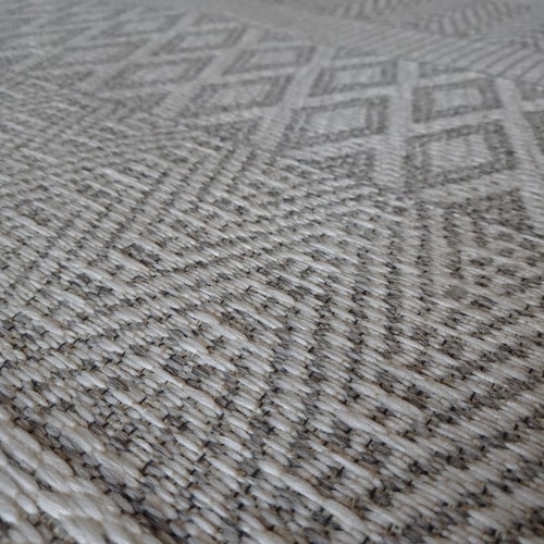 Straw rug used, gray and white, 1.60x2.30 m