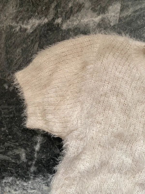 Stradivarius white fuzzy short sleeve sweater like new, size S