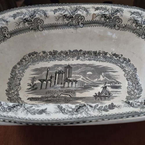 Ceramic bowl used with crack