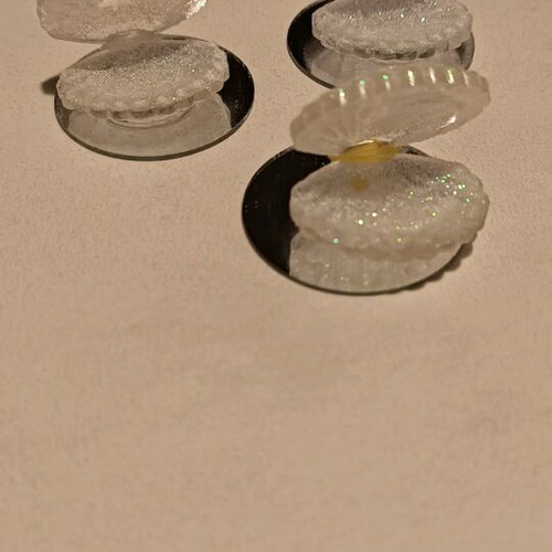 Decorative shells with rhinestones like new, set of 3