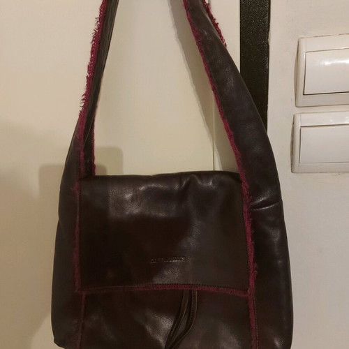 Leather shoulder bag like new, brown with gift hat set