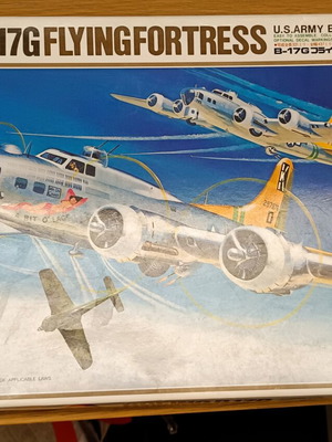 Hasegawa Boeing B-17G Flying Fortress model kit 1/72 scale, 1987 vintage