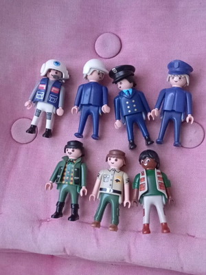 Playmobil figures like new, pack of 7