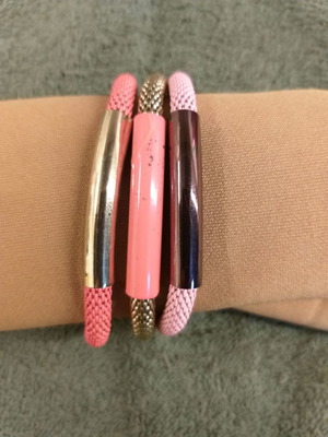 Bracelet set used with elastic in gold, pink and brown colors