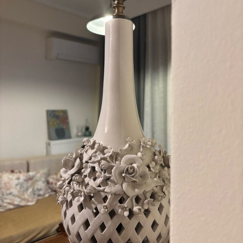 Capodimonte handmade table lamp used in excellent condition