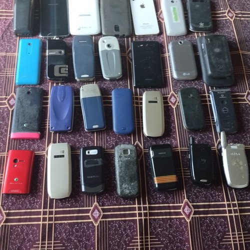 Vintage & Retro Mobile Phones Collection, pack of 32 including Nokia, Motorola, iPhone