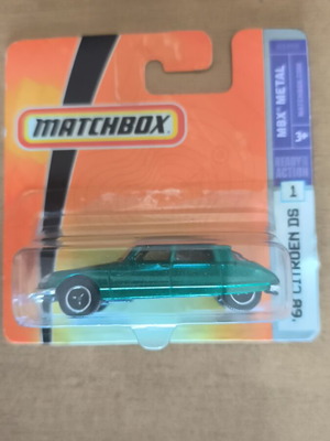 Matchbox '69 Citroen DS toy car