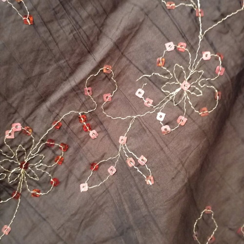 Table runner like new with pearls and brown embroidery