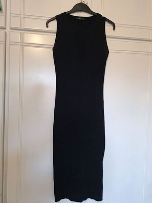 Zara midi рокля черна като нова с релефна материя