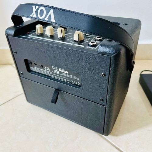 Vox Mini 3 G2 Guitar Amplifier like new, portable with effects