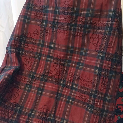 Scottish tartan red skirt Large like new with embroidered design