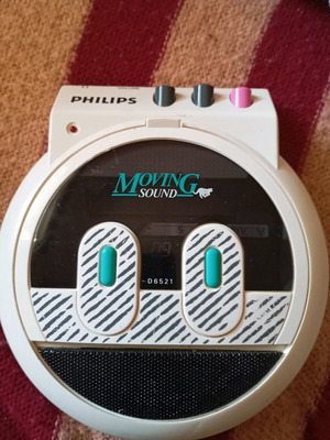 Philips D6521 Walkman used with built-in speaker