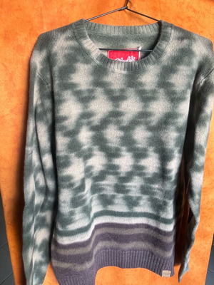 Branded women's blouse new, size Small