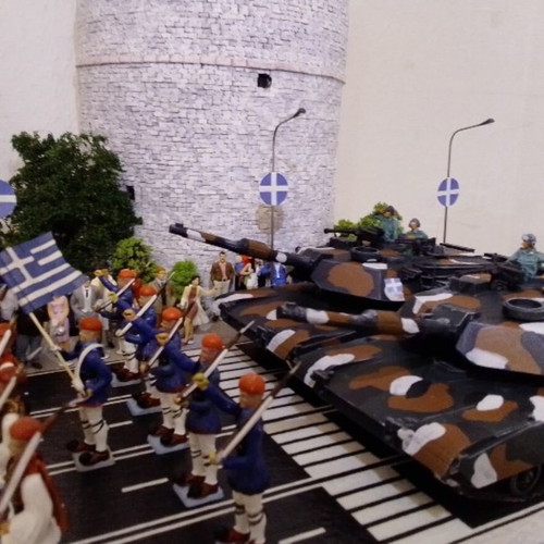 Athena figures diorama of military parade in Thessaloniki with Plexiglas box