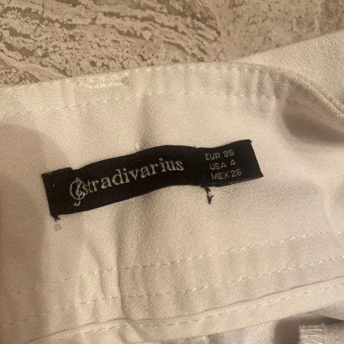 Stradivarius Shorts με ζώνη σαν καινούργια, άσπρα, μέγεθος S
