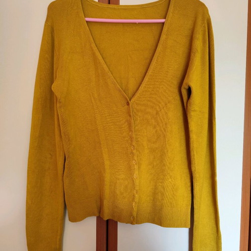 Cardigan with V like new, sizes M-L