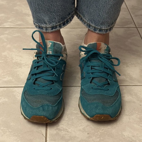 New Balance athletic shoes used, turquoise, size 38