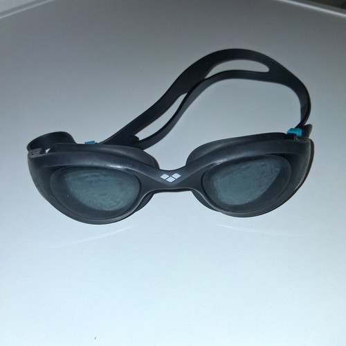 Arena swimming goggles like new