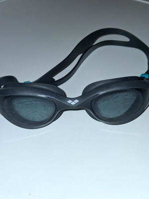 Arena swimming goggles like new