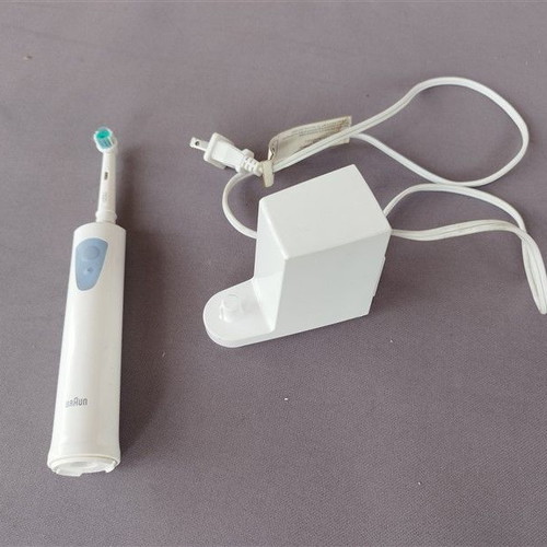Braun electric toothbrush type 4731 used
