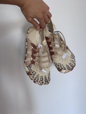 Bearefoot women's athletic shoes new, beige desert camo, size 38.5-39