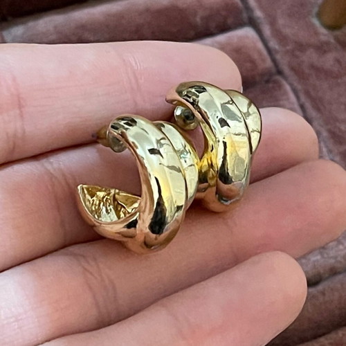 Earrings gold color like new