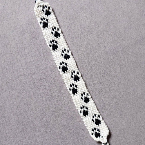 Macrame bracelet with paw pattern made to order