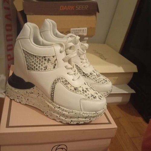 Athletic shoes new, size 36, white and gray