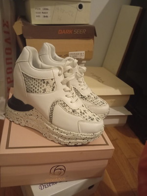 Athletic shoes new, size 36, white and gray
