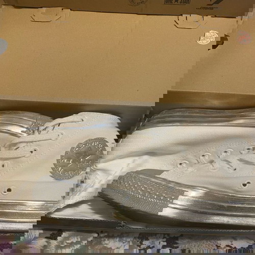 Converse λευκά ασημί!