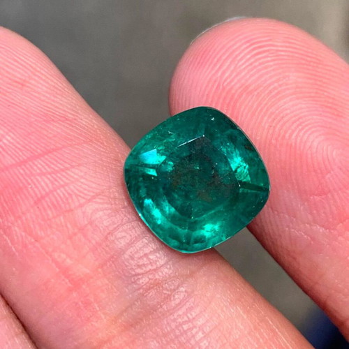 Natural Emerald 5.03ct Cushion Cut like new