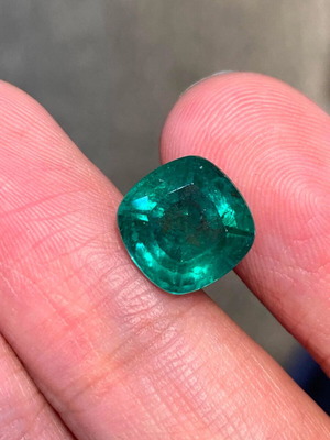 Natural Emerald 5.03ct Cushion Cut like new