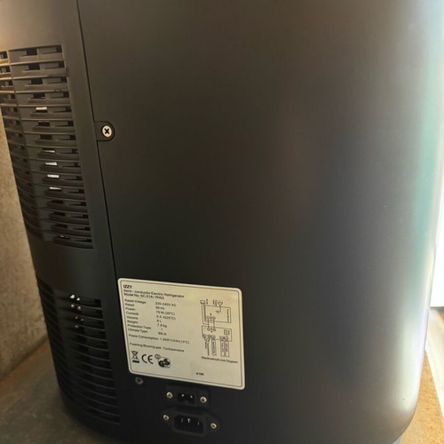 Beer cooler 5 liters like new with cables