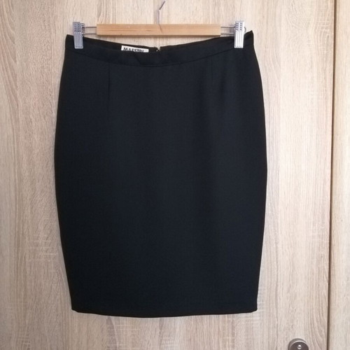 Italian skirt size S used in excellent condition, black