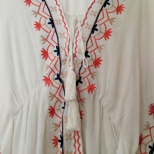 White tunic with embroidery one size like new