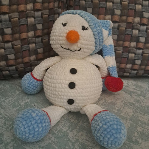 Stylish handmade snowman