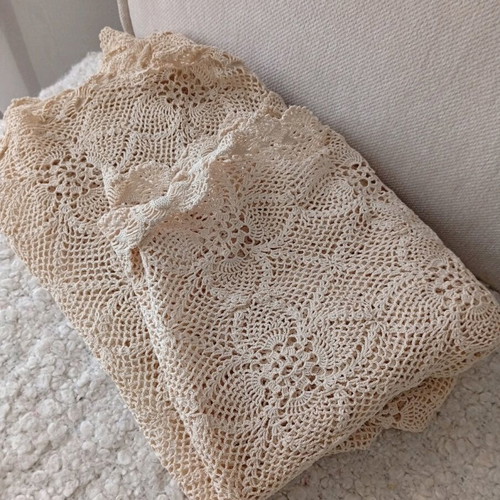 Handmade crochet tablecloth vintage 1970 like new, 130 cm