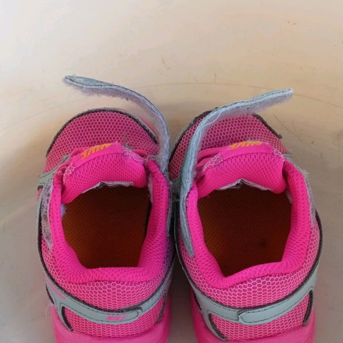 Athletic shoes for girl size 21 like new
