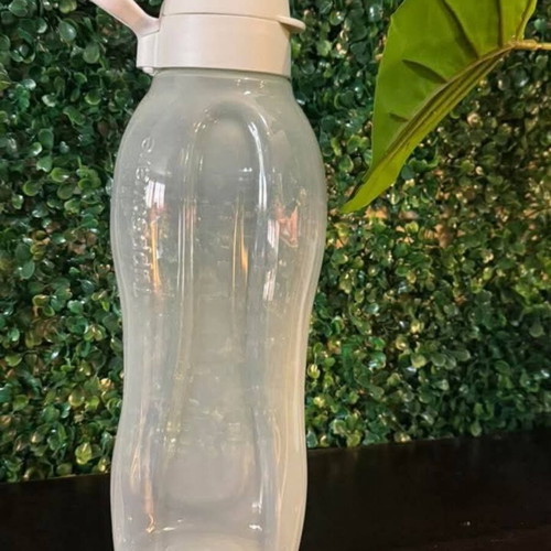 Tupperware bottle 1.5L new with spout and handle