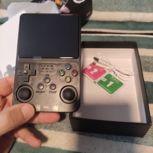 R36s Console New With 128GB TF Card and 25,752 Games
