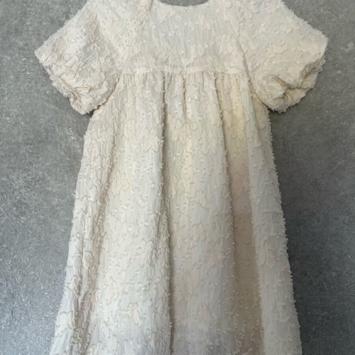 Zara girls dress like new with embossed flowers beige size 4-5 years