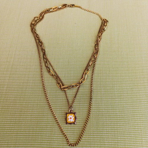 Layering necklace with daisy pendant in vintage style, new, gold color
