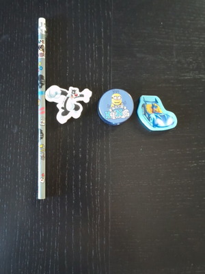 Stationery set like new with 1 pencil, 2 erasers and 1 sharpener