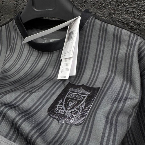 Liverpool Retro 1998 Jersey like new, official replica