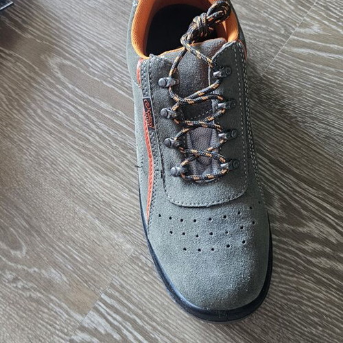 Galaxy A138 Safety Shoes like new, size 44, grey